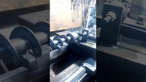 Навивка реборди шнека на токарному станку