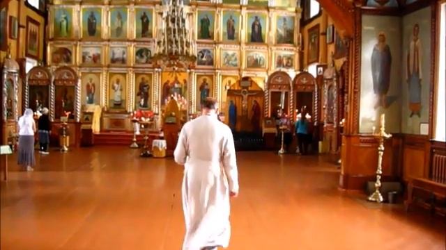 МАМА СПИТ, А СВЕЧИ ЯРКО ГОРЯТ.