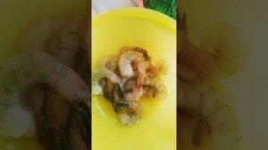 Поке с креветками приготовлено дома