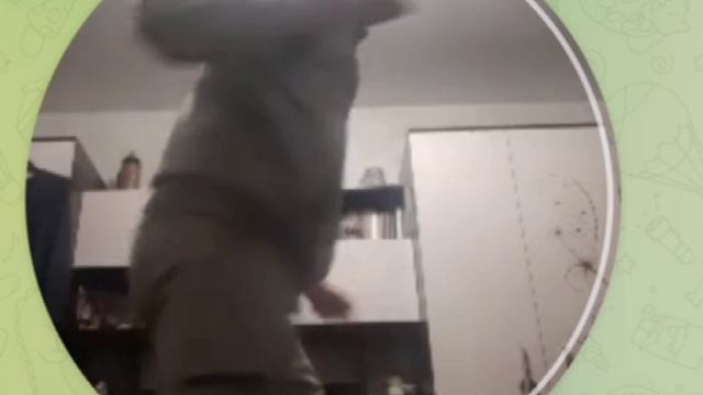 Зацените танец друга(он беларус,ему можно)