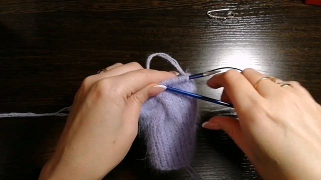 Варежки на круговых спицах ☝️Свяжем за день ? варежки узором коса  #варежки #варежкинакруговыхспица