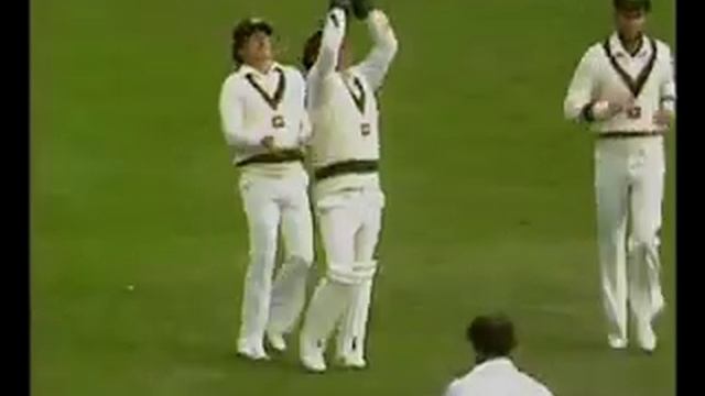 Allan Border - Pt 2 - 'Thrust into Test cricket' Legends of Cricket смотреть онлайн