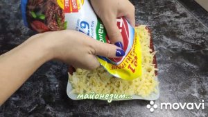 Слоёный салат с сервелатом