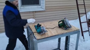 Стол для ручной циркулярки из того, что есть под руками.