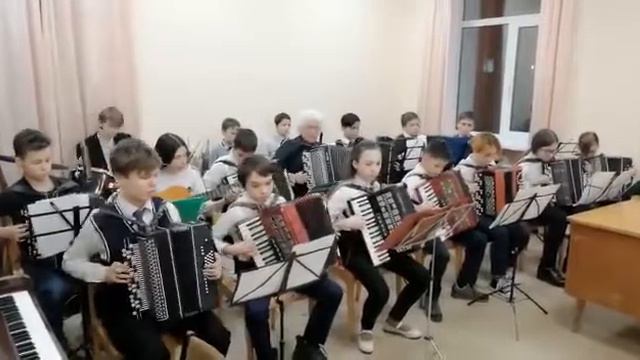 Оркестр народных инструментов "Бежит река" смотреть онлайн