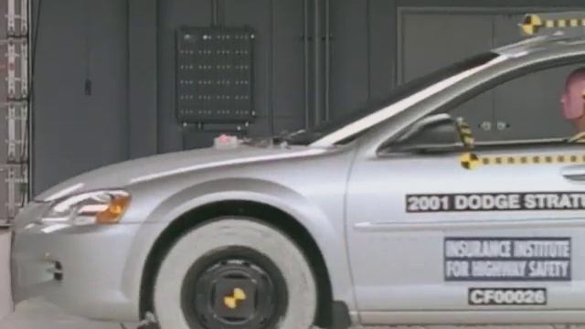 2001 Dodge Stratus moderate overlap IIHS crash test смотреть онлайн