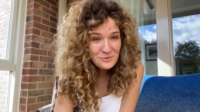 Вы любите эту французскую песню, а французы ненавидят ее смотреть онлайн