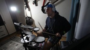 Истов - Ангел! На барабанах! =)