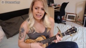 Элвис Пресли под укулеле