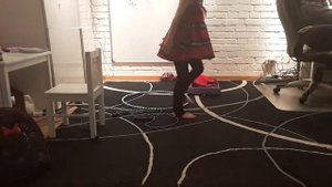 как крутить обруч?
