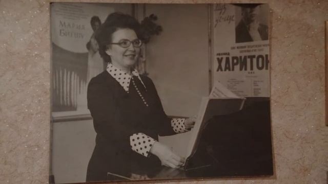 Нина Демидова (сопрано)  Ю. Мейтус, сл. Мусы Джалиля "Красная ромашка" из Маобитской тетради.