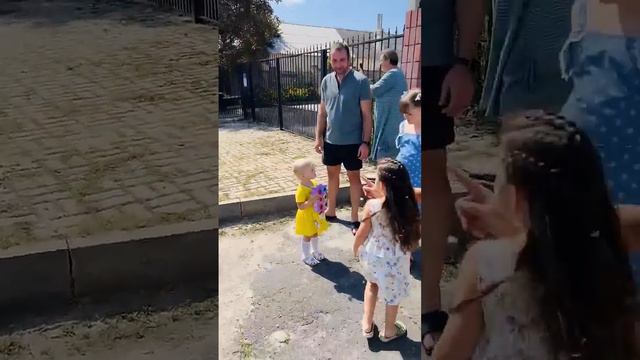 Валерия КРИЧАЛА от радости когда увидела его! Большой сюрприз от Мамы и Папы на день рождения #дети