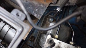 Peugeot 206 ABS pump replacement - Part 1: Removal