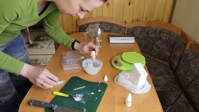 КАК Я МЫЛО И ШАМПУНЬ ГОТОВЛЮ! смотреть онлайн