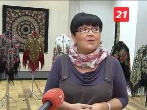 Как носить эффектно павлопосадские платки