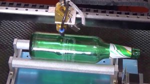 Лазерный гравер KL 6040 гравировка на пивной бутылке