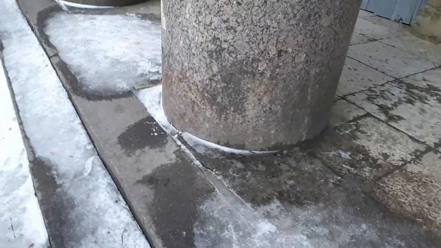 Мавзолей Супругу Благодетелю, колонны и кладка блоков смотреть онлайн