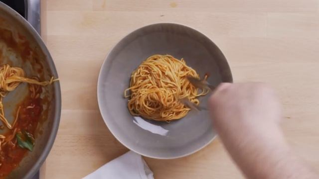 4 Levels of Spaghetti & Meatballs: Amateur to Food Scientist | Epicurious смотреть онлайн