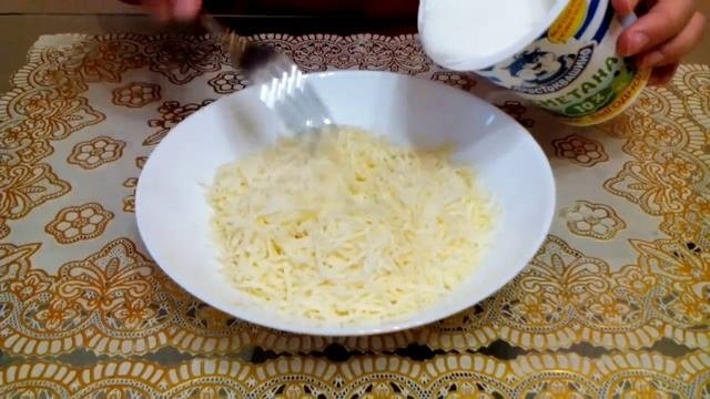 Паста тальятелле с курицей и грибами в сырно-сметанном соусе.