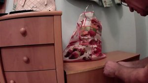 Быстрый и простой ремонт тумбочки. Приклеиваем кромку (полоску). Клей - Момент.