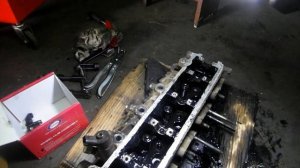 Пежо Боксёр .Разборка ГБЦ. Демонтаж форсунки  пневмомолотком.