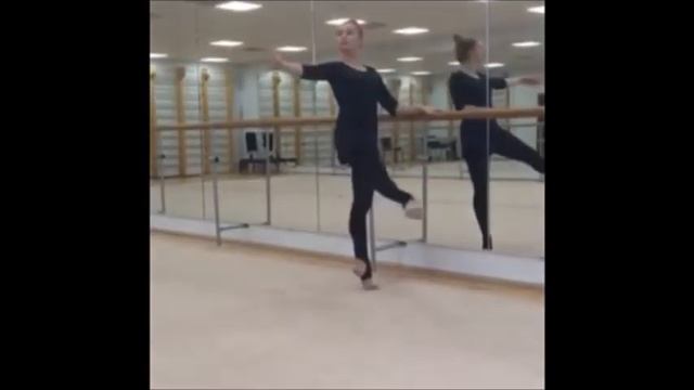 Junior Ex 3 Rond de Jambe par terre смотреть онлайн