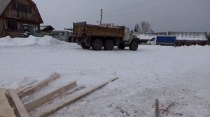 Пилим дрова на базе.