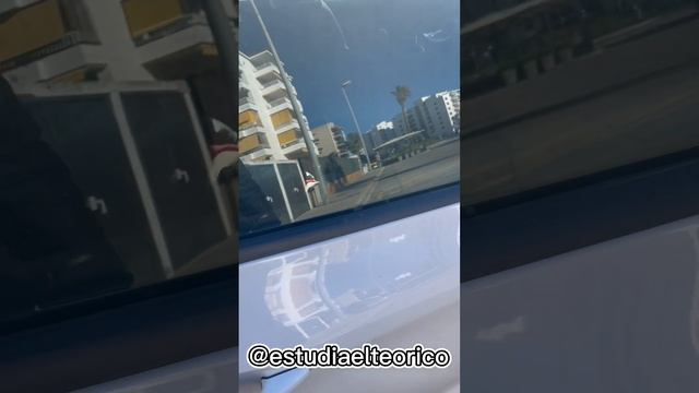 Cómo bloquear las puertas traseras del coche.