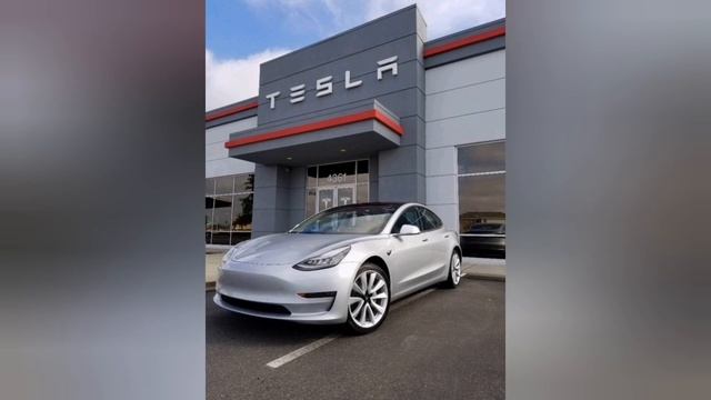 ?Tesla дарила клиентам подарки, за которые теперь кошмарит налоговая. смотреть онлайн