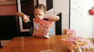 Распаковка Игрушек- Вывернушек и кукурузных палочек