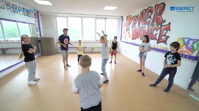 Ліхтарик: дитячий майстер-клас з брейк-дансу з Ярославом Міщенко смотреть онлайн