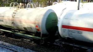 «Наливной» 2ЭС10-054 грузовой поезд с цистернами