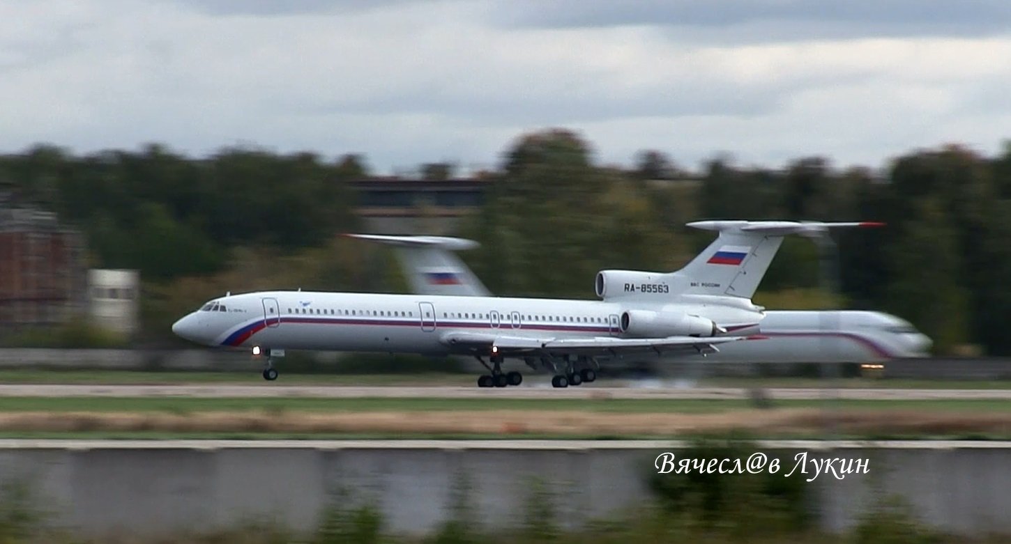 Тренировочный полёт двух красавцев Ил-62М RA-86572 и Ту-154Б-2 RA-85563