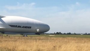 Дирижабль Airlander 10 потерпел крушение в центральной Англии