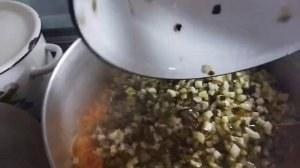 если взорвалась банка с огурцами? что можно сделать.Да просто приготовить рассольник на зиму