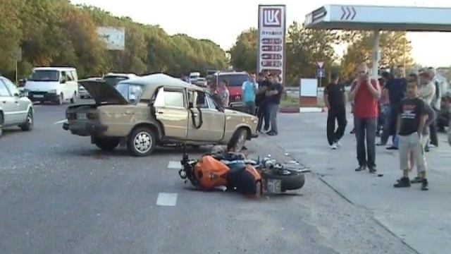 "Кавасаки" влетел в "шестерку" смотреть онлайн