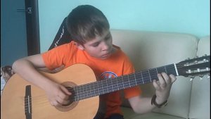 Под окном черёмуха колышится. Гитара