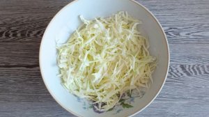 Салат из капусты с ветчиной и кукурузой