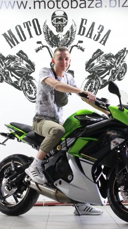 Поздравляем Александра из г. Мелитополь с покупкой Kawasaki Ninja 400 2014г.в в компании Мотобаза