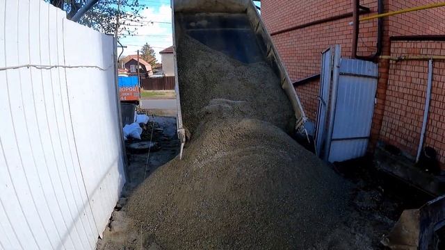 бетонирование двора с мраморной крошкой, мазаичный бетон