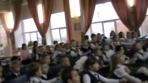 Раз два, карамель возьмём! Раз два, быстро развернём!