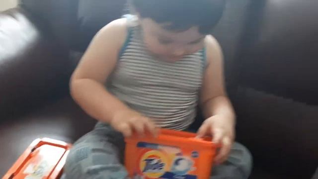 Развивающая игра без игрушек. Educational game without toys. We study color, develop fine motor. смотреть онлайн