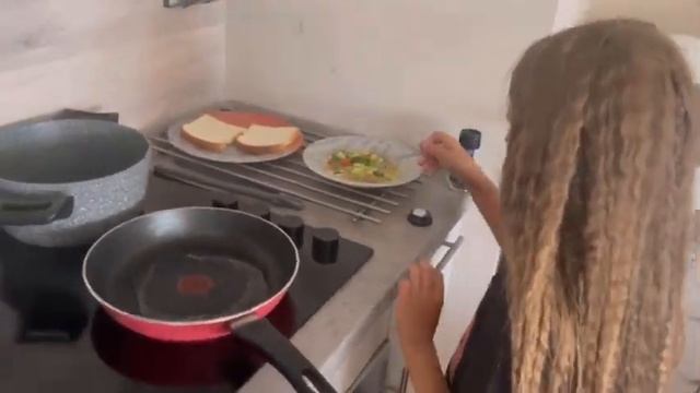 Как быстро приготовить самый вкусный бутерброд на завтрак? смотреть онлайн