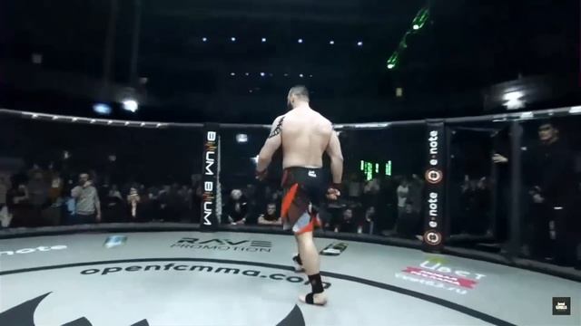 Нокаутер из России ЗА ОДНУ МИНУТУ уничтожил бразильского Тигра ! Нокаут под градом ударов! смотреть онлайн