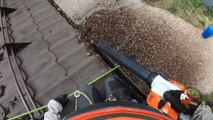 Чистка кровли и водостоков