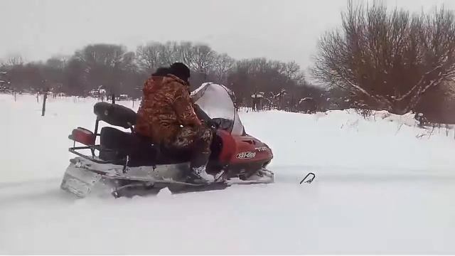 Brp grand touring 550f 1 выезд снежика смотреть онлайн