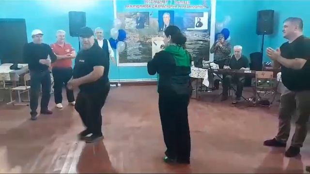 Во дворце спорта танцует Эльмира Валиева. 60-летие Джамала Нажмудинова .с.Караузек - 06.10.2023 г.. смотреть онлайн