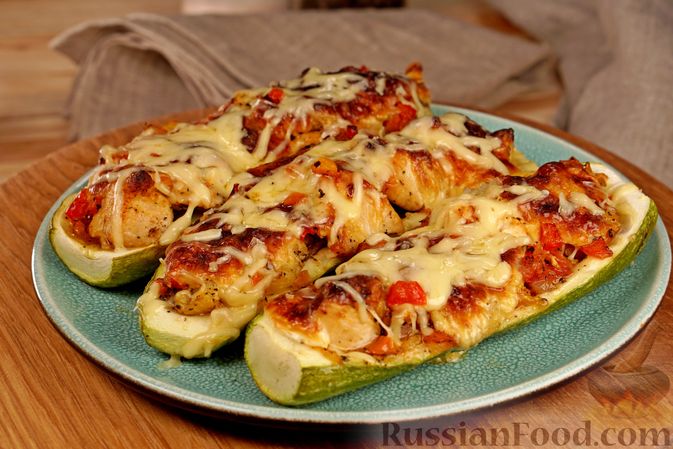 На волнах аппетита! 
ЛОДОЧКИ ИЗ КАБАЧКОВ С КУРИЦЕЙ