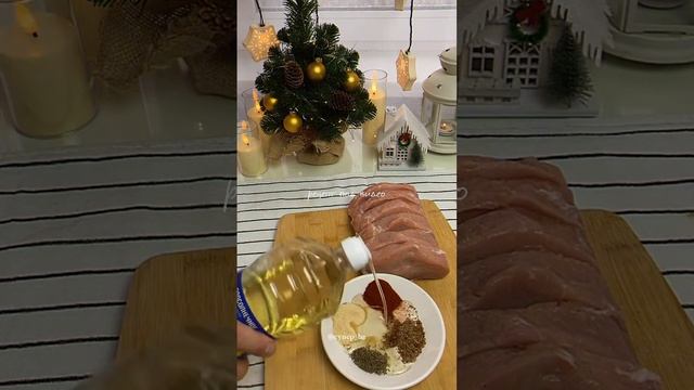 ?? Свинина «Гармошка» духовке с помидорами и сыром ?⠀