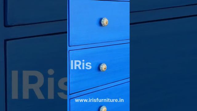 Blue and Green Modern painted Chest of drawers bespoke furniture brand 𝐈𝐑𝐢𝐬 𝗳𝘂𝗿𝗻𝗶𝘁𝘂𝗿𝗲.